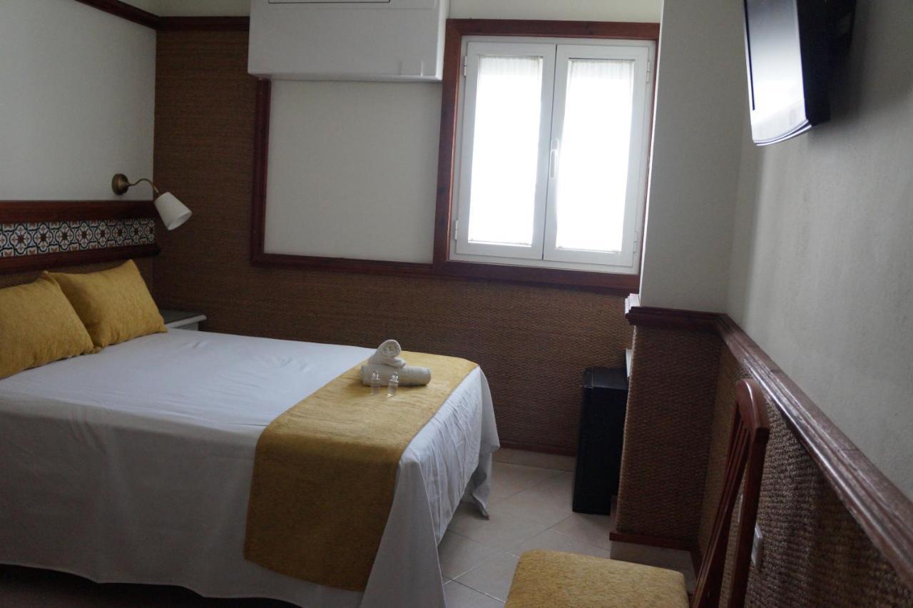 Hostal La Conilena Conil De La Frontera Esterno foto