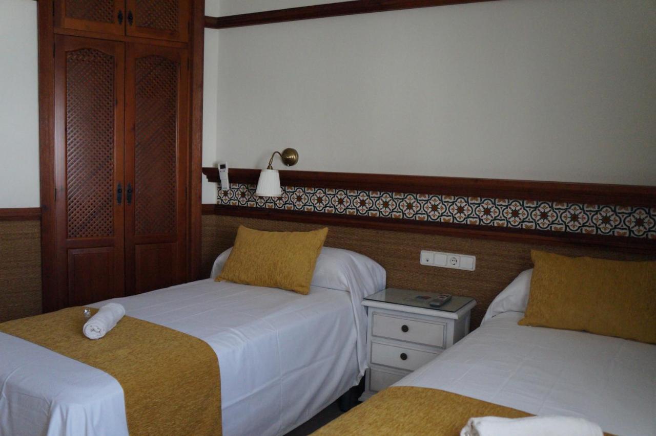 Hostal La Conilena Conil De La Frontera Esterno foto