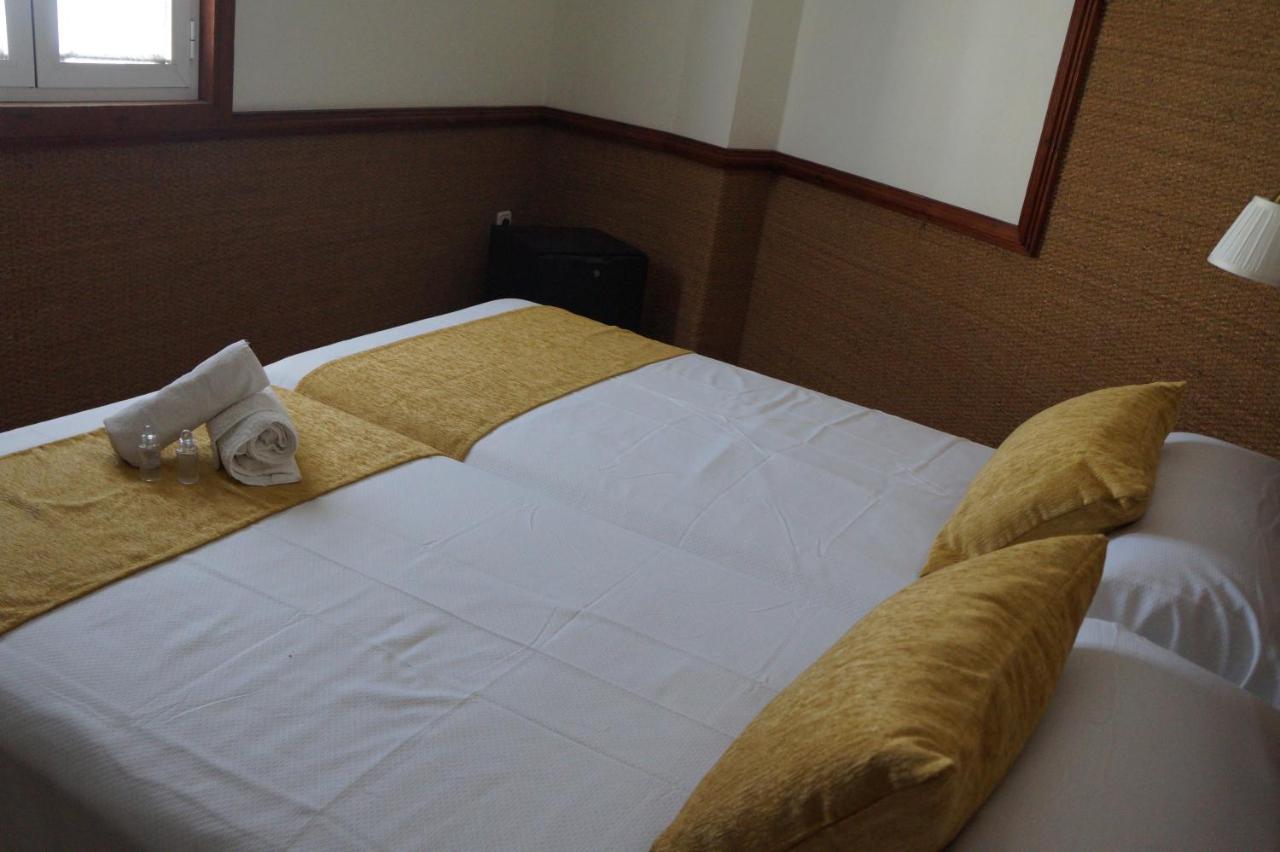 Hostal La Conilena Conil De La Frontera Esterno foto