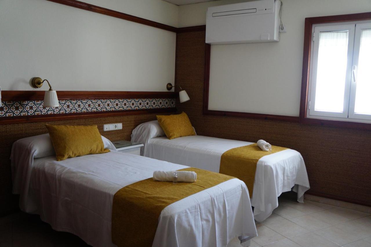 Hostal La Conilena Conil De La Frontera Esterno foto