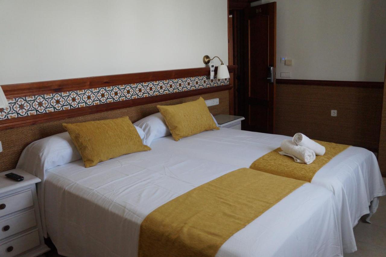 Hostal La Conilena Conil De La Frontera Esterno foto