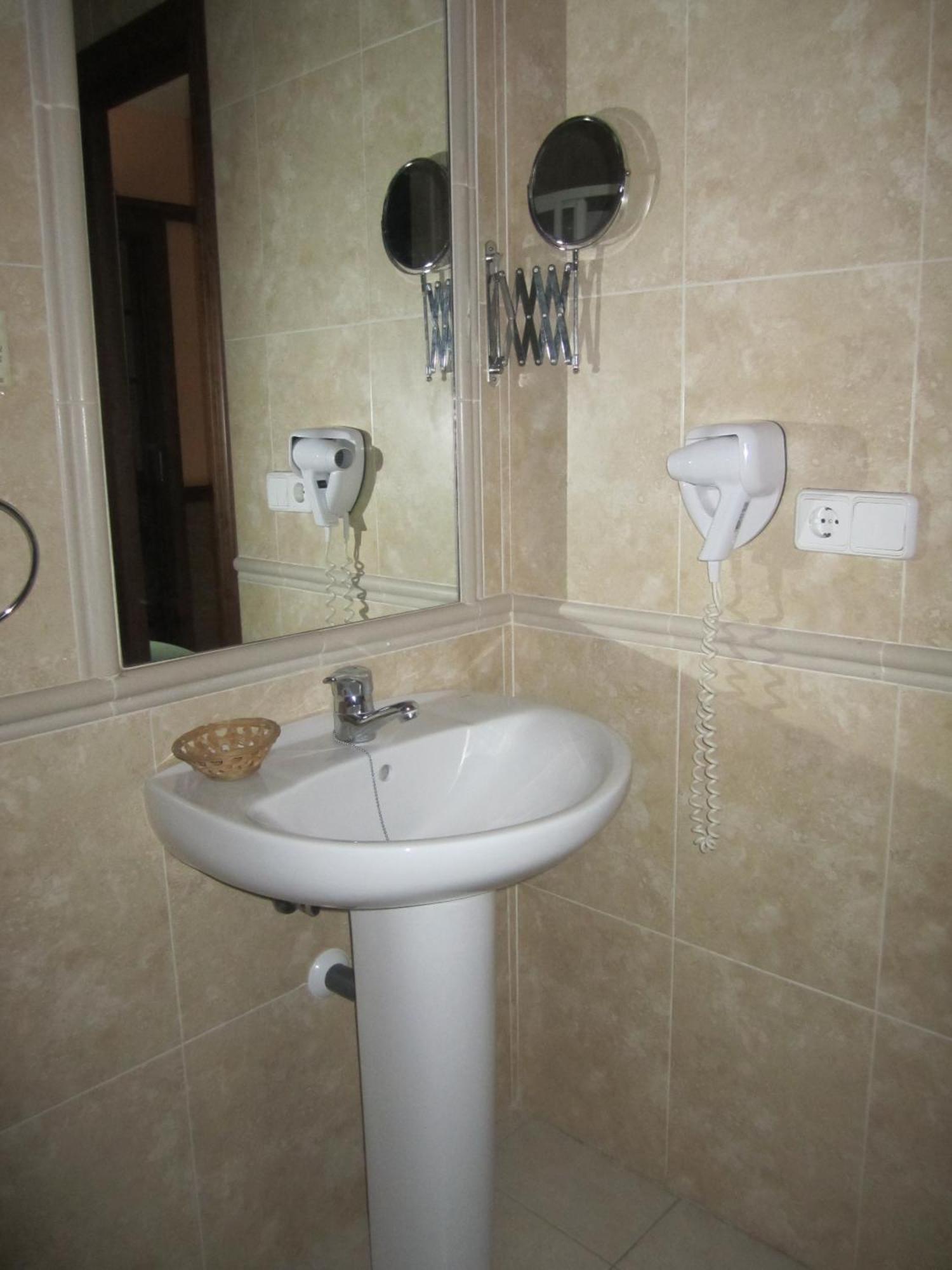 Hostal La Conilena Conil De La Frontera Esterno foto